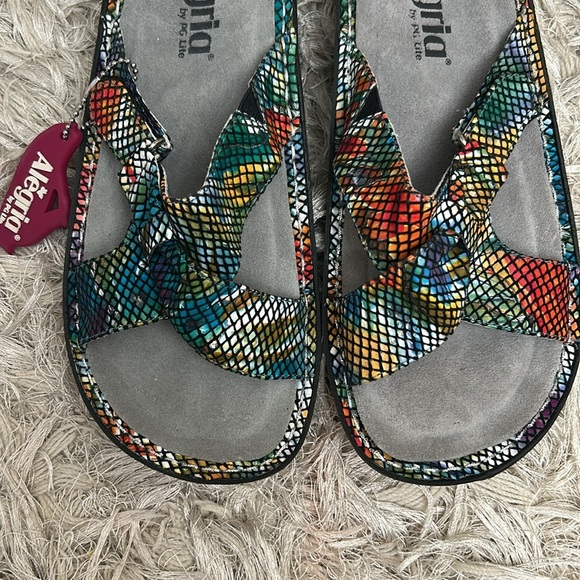 NWOB Alegria Violet Multi Floral Snake Leather Slip-On Sandals Sz EU 39 US 8.5 - Picture 2 of 14